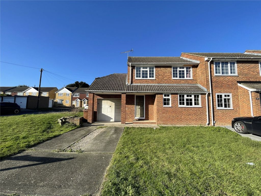 3 bed end terrace house for sale in Macklands Way, Rainham, Gillingham