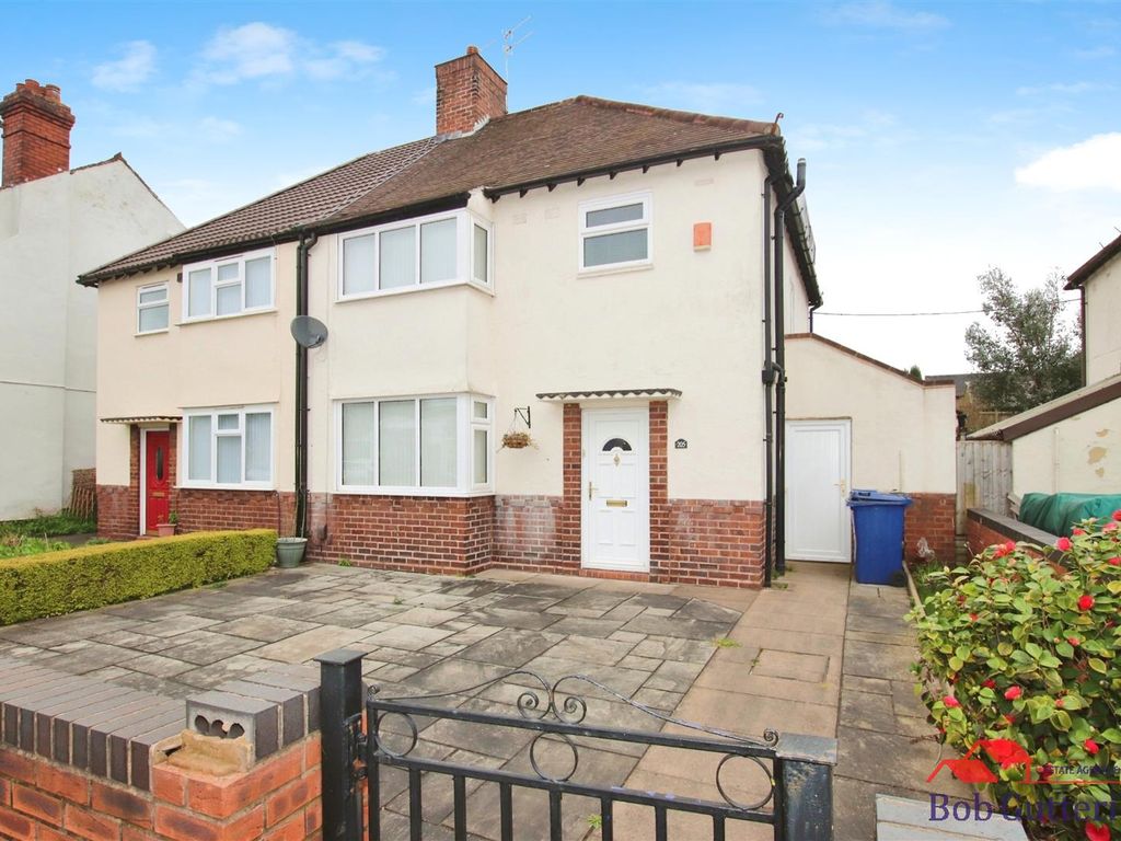 3 bed semidetached house for sale in London Road, Chesterton