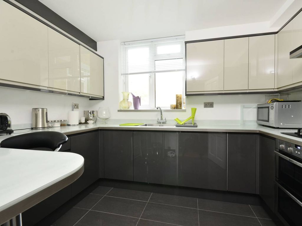 Rayners Road, Putney, London SW15  