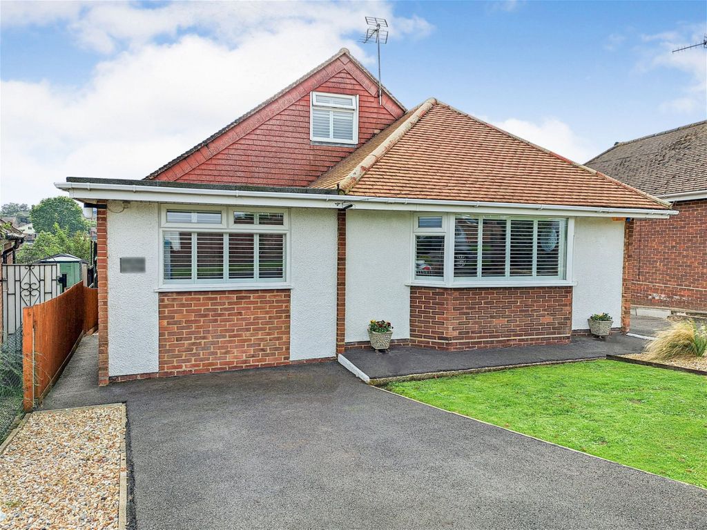 4 bed property for sale in Solent Drive, Hythe, Southampton SO45, £