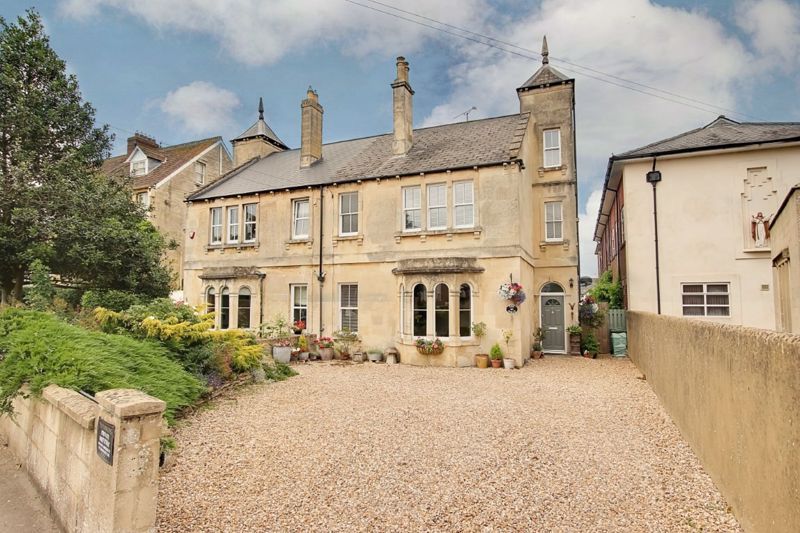 4 bed semidetached house for sale in Wingfield Road, Trowbridge BA14