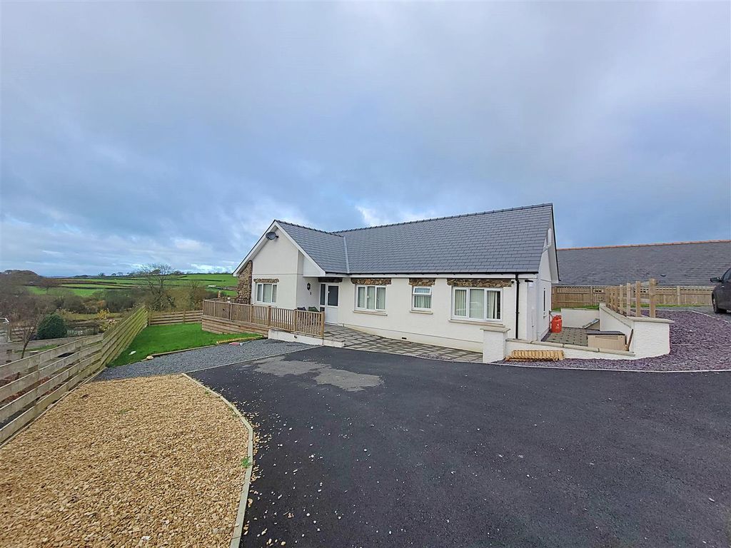 3 bed detached bungalow for sale in Llanllwni, Llanybydder SA40 Zoopla