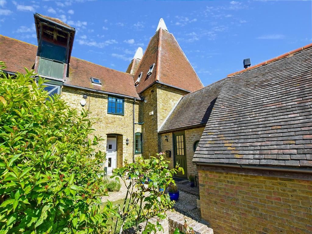 2 bed property for sale in Durlock Road, Staple, Canterbury, Kent CT3