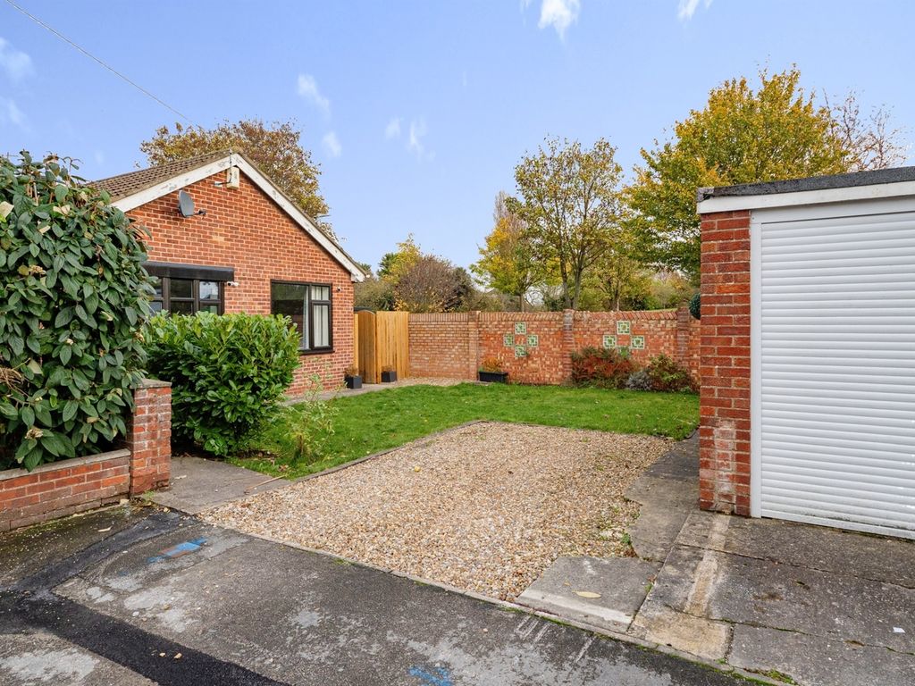 2 bed detached bungalow for sale in Laburnum Drive, Hull HU5, £190,000