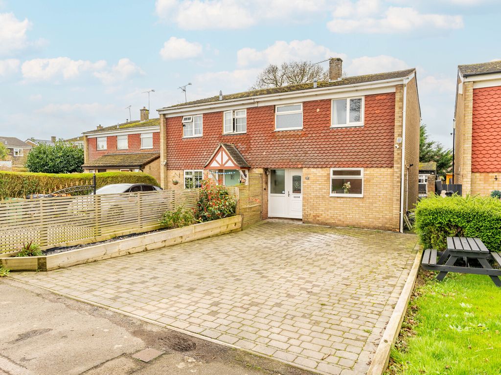 3 bed semidetached house for sale in St. Andrews Close, Slip End