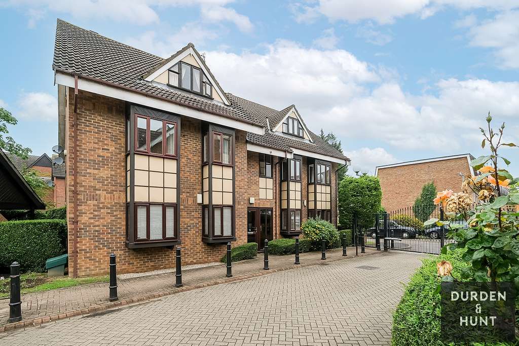 2 bed flat for sale in Brook Court, Hills Road, Buckhurst Hill IG9 Zoopla