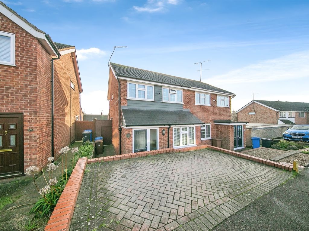 3 bed terraced house for sale in Chatsworth Crescent, Ipswich IP2, £