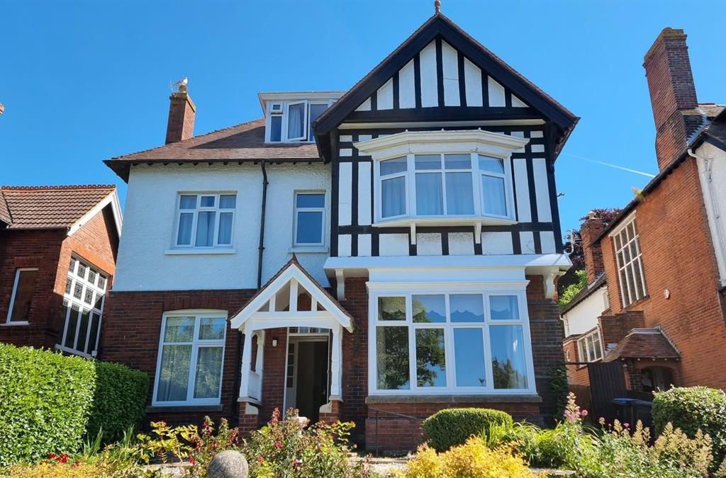 3 bed flat to rent in Castle Avenue, Dover CT16, £1,450 pcm Zoopla