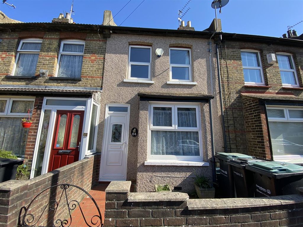 3 bed terraced house to rent in Cecil Road, Northfleet, Gravesend DA11