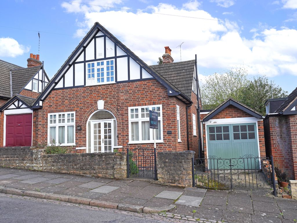 3 bed detached house for sale in Sunnycroft Road, Western Park