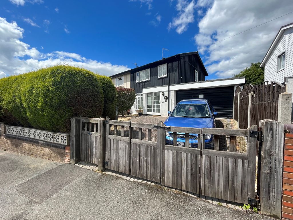 3 bed semidetached house for sale in Avon Road, Worcester WR4 Zoopla