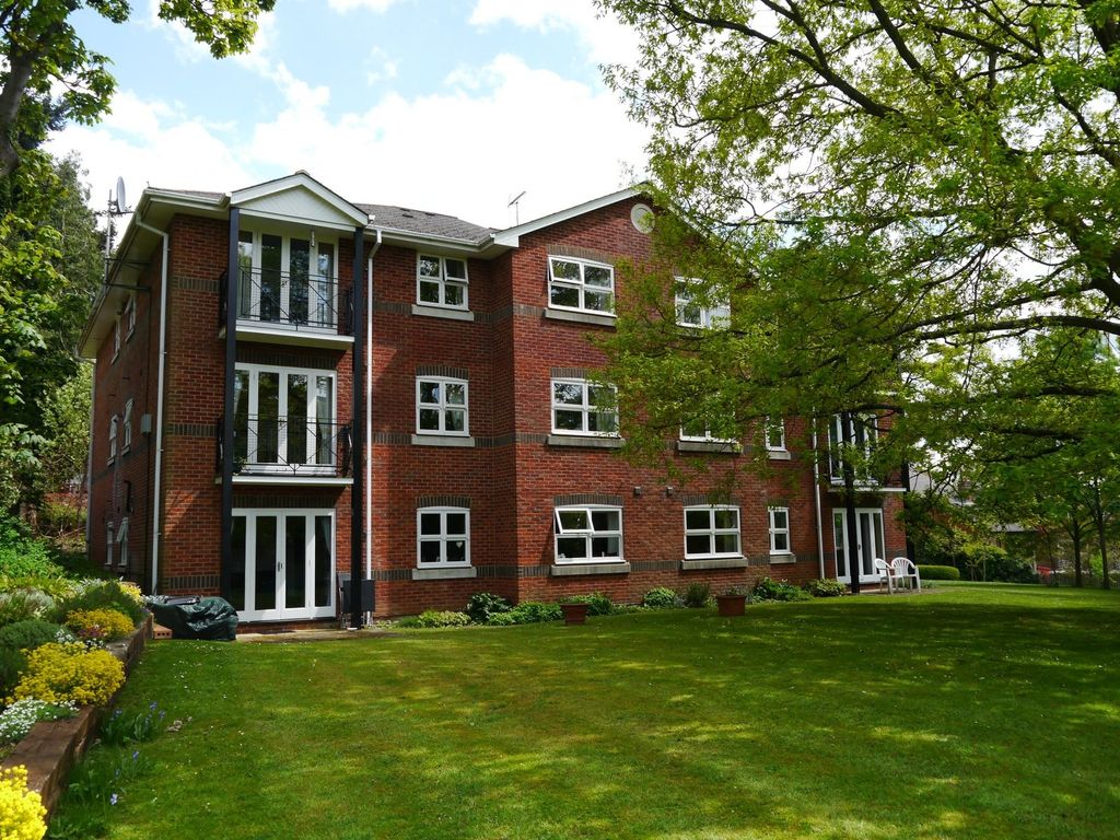 2 bed flat to rent in Warren House Court, 17 Saint Peter's Avenue