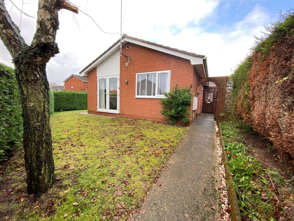 2 bed detached bungalow for sale in Littondale, Worksop S81, £275,000 Zoopla