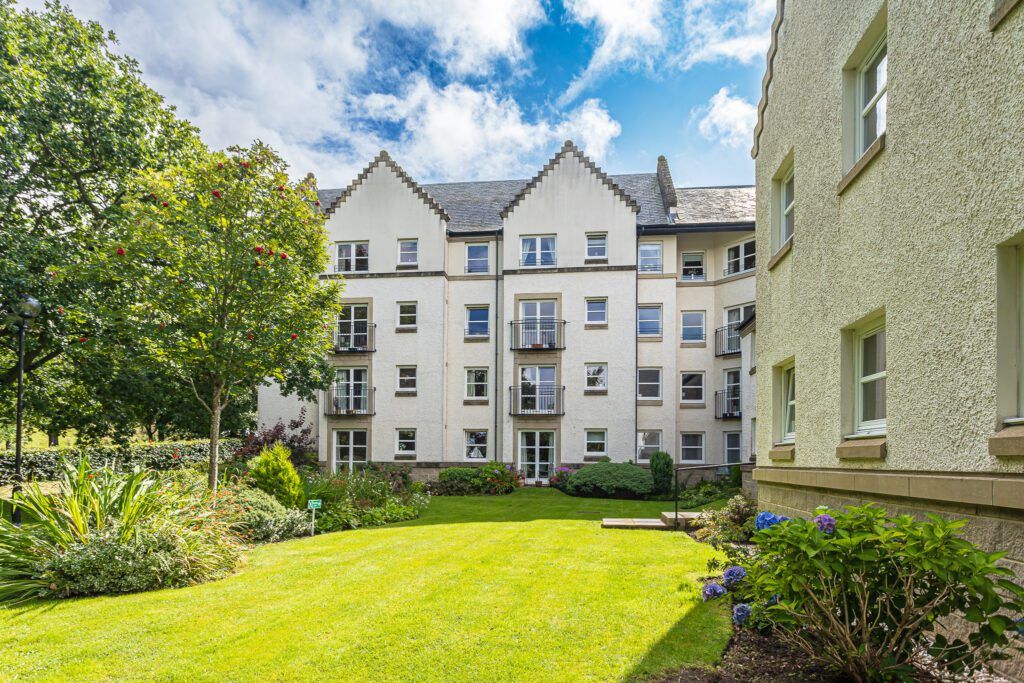 1 bed flat for sale in Kinloch View, Linlithgow EH49, £160,000 Zoopla