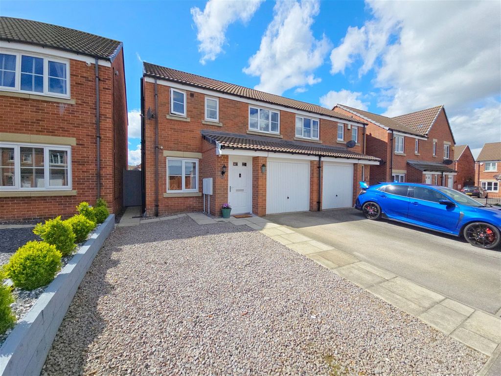 3 bed semidetached house for sale in Old Royston Avenue, Royston