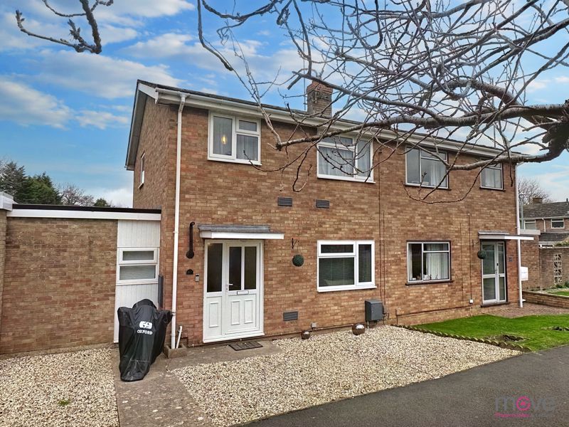 4 bed semidetached house for sale in Woodland Green, Upton St