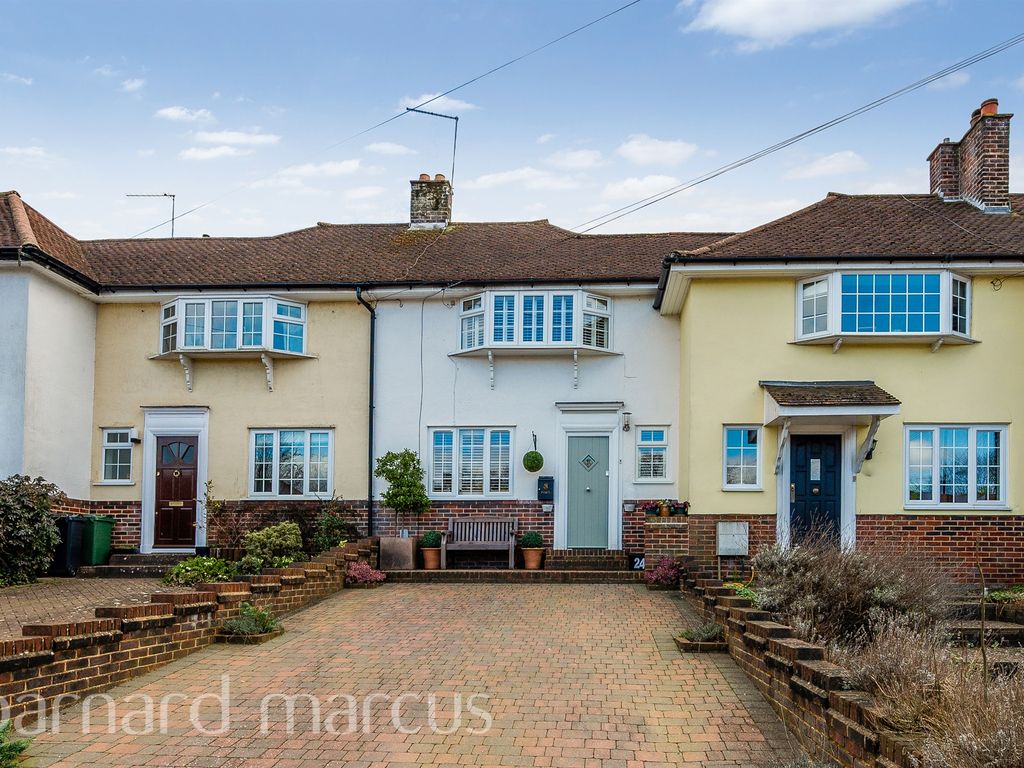 2 bed terraced house for sale in Chapel Way, Epsom KT18 Zoopla