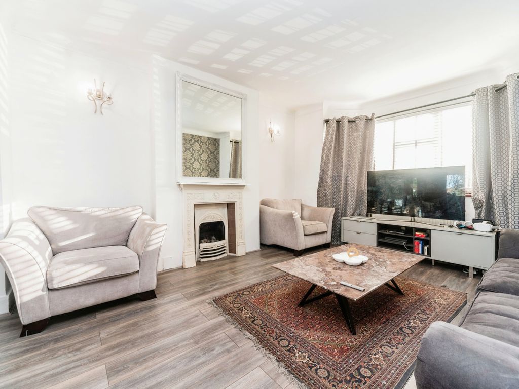 4 bed link detached house for sale in Motspur Park, New Malden, Surrey