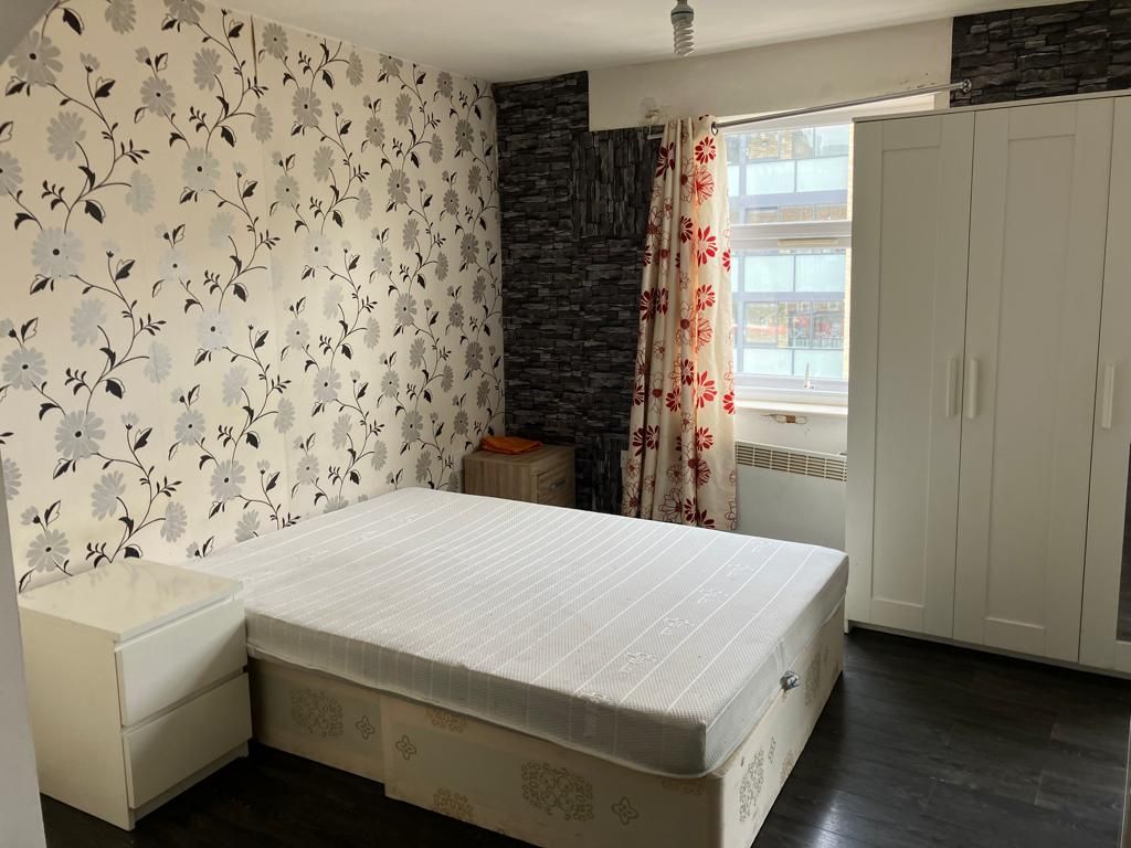 Studio to rent in Bath Road, Hounslow TW4 Zoopla