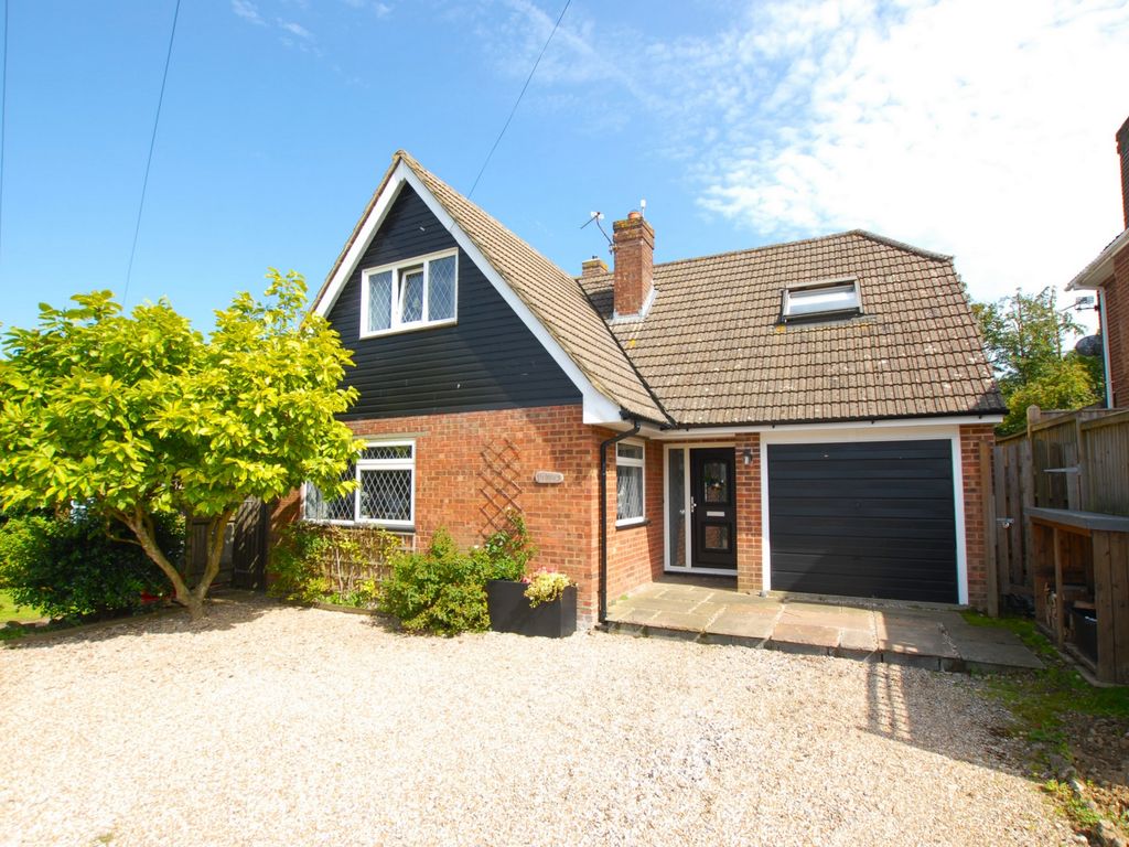 3 bed detached house for sale in Honeywood Close, Lympne CT21, £499,950