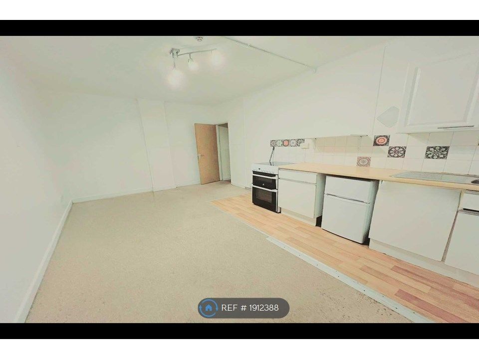 Studio to rent in The Courtyard, Bournemouth BH1, £615 pcm Zoopla