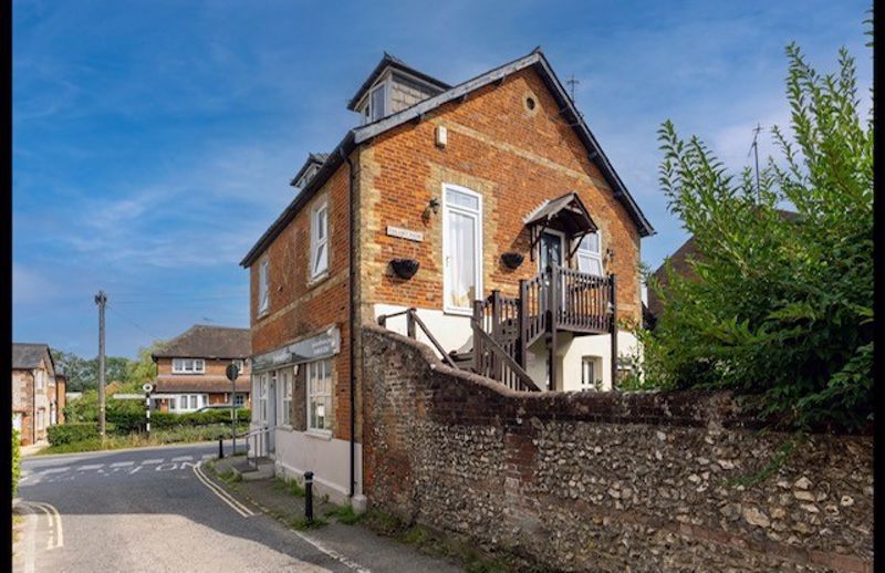 3 bed flat to rent in Church Road, Penn, High HP10, £1,650 pcm Zoopla