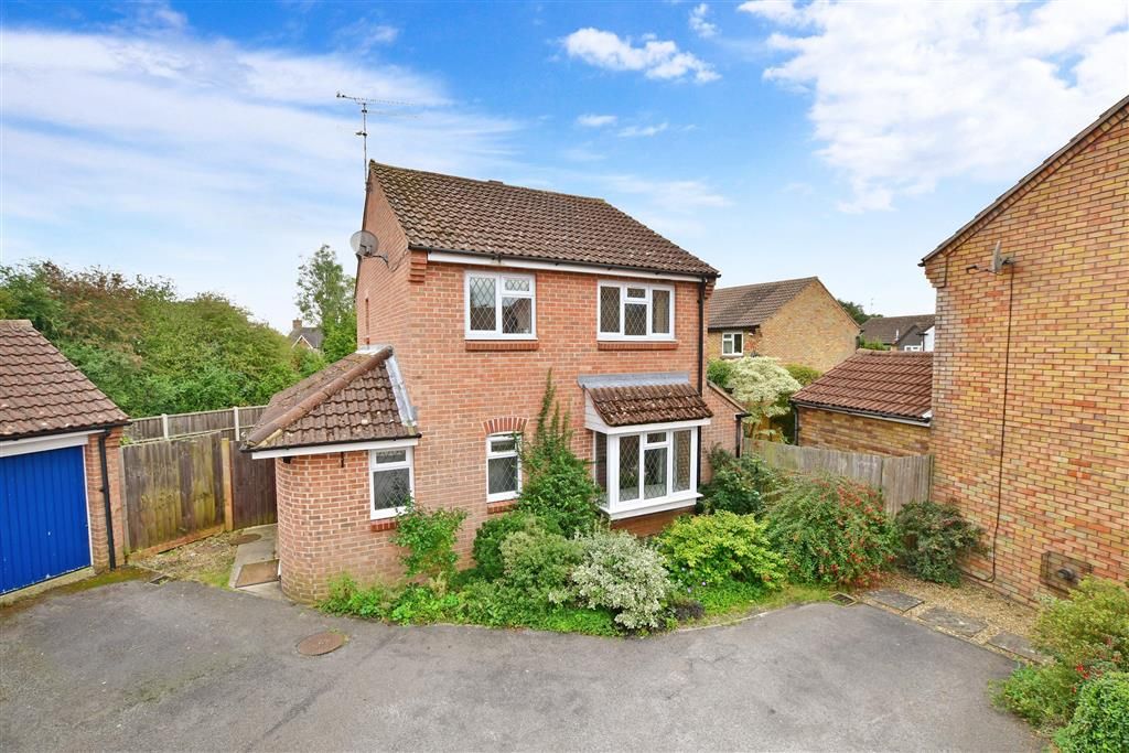 3 bed detached house for sale in Windsor Close, Southwater, West Sussex