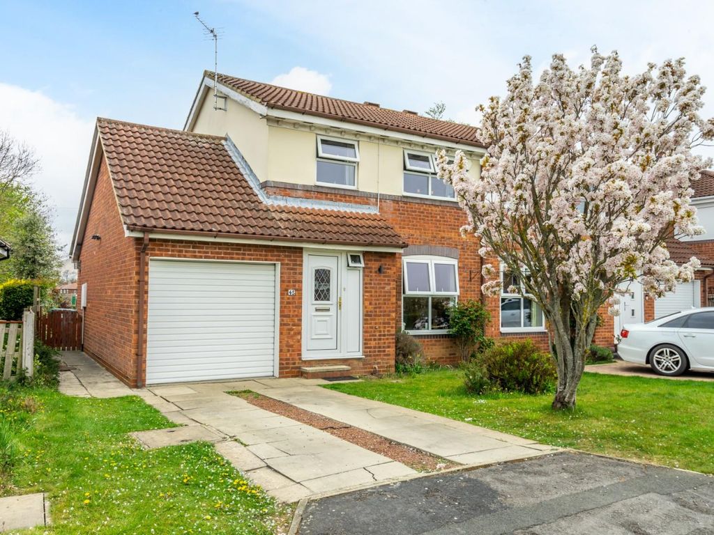 3 bed semidetached house for sale in Broughton Way, Osbaldwick, York