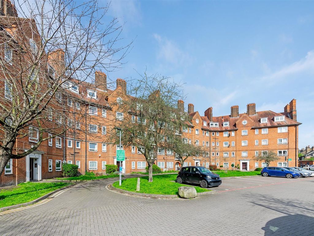 2 bed flat for sale in South End Close, London NW3, £620,000 Zoopla