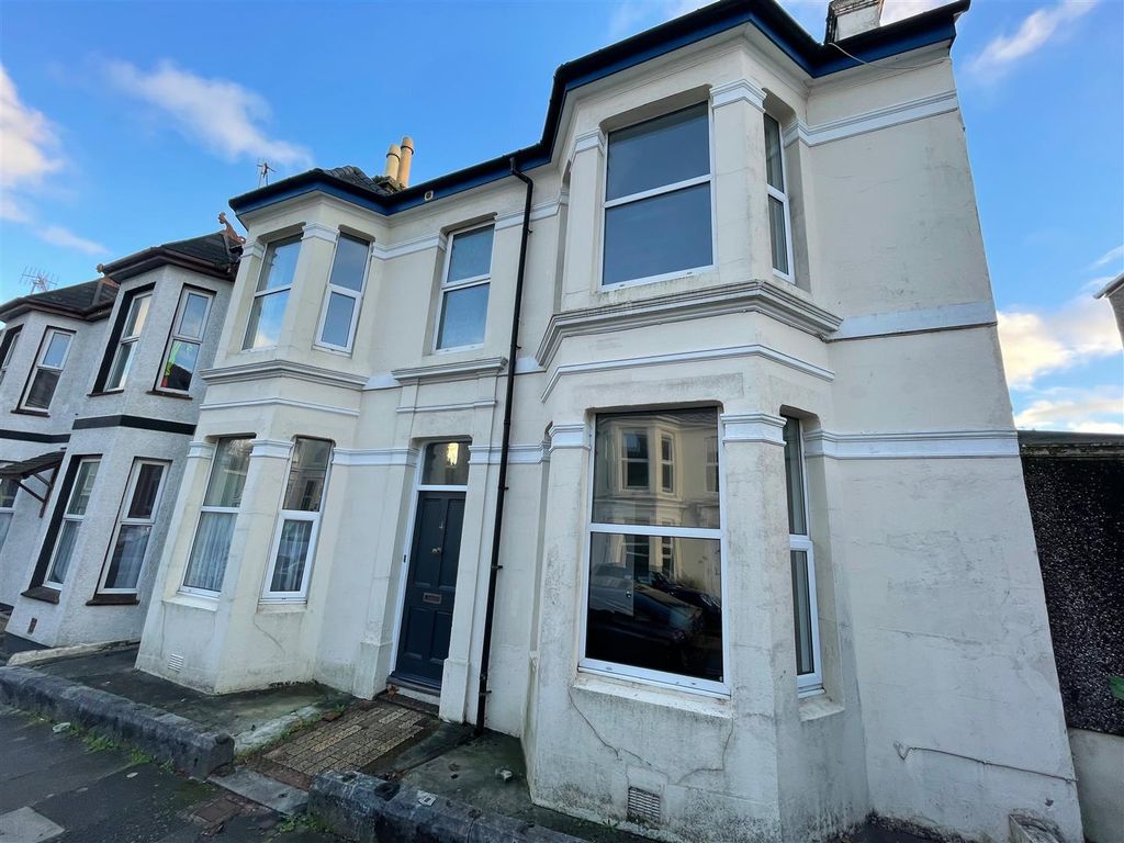 3 bed terraced house to rent in Knighton Road, Plymouth PL4, £1,250 pcm