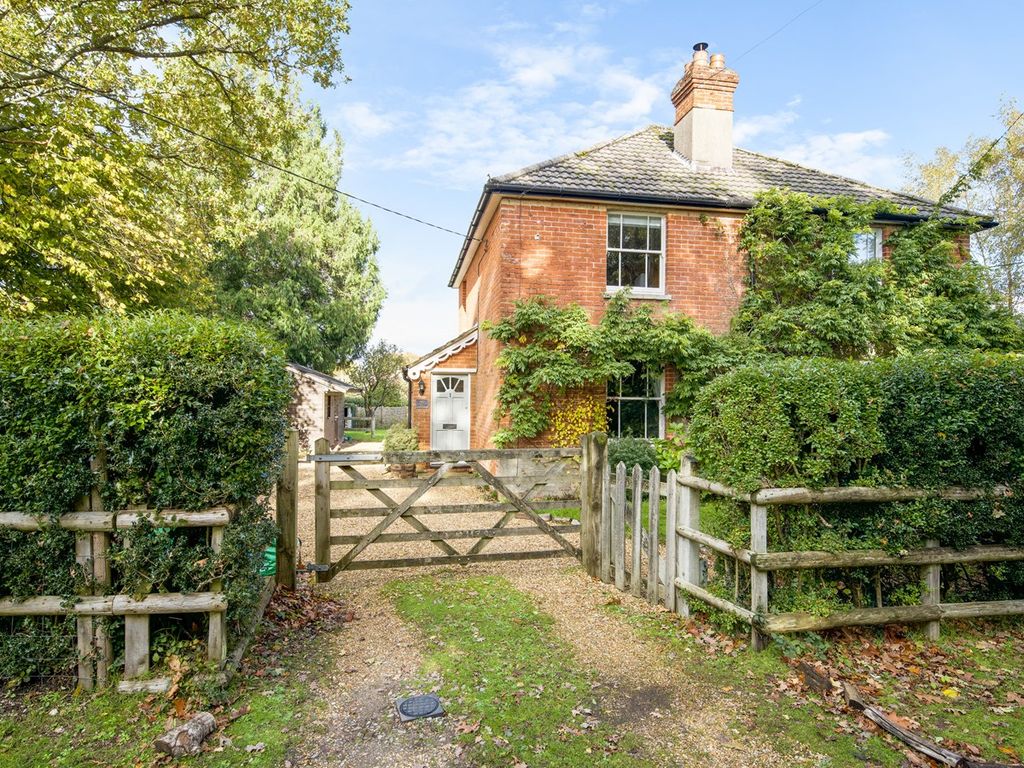 2 bed semidetached house for sale in Bisterne Close, Burley, Ringwood