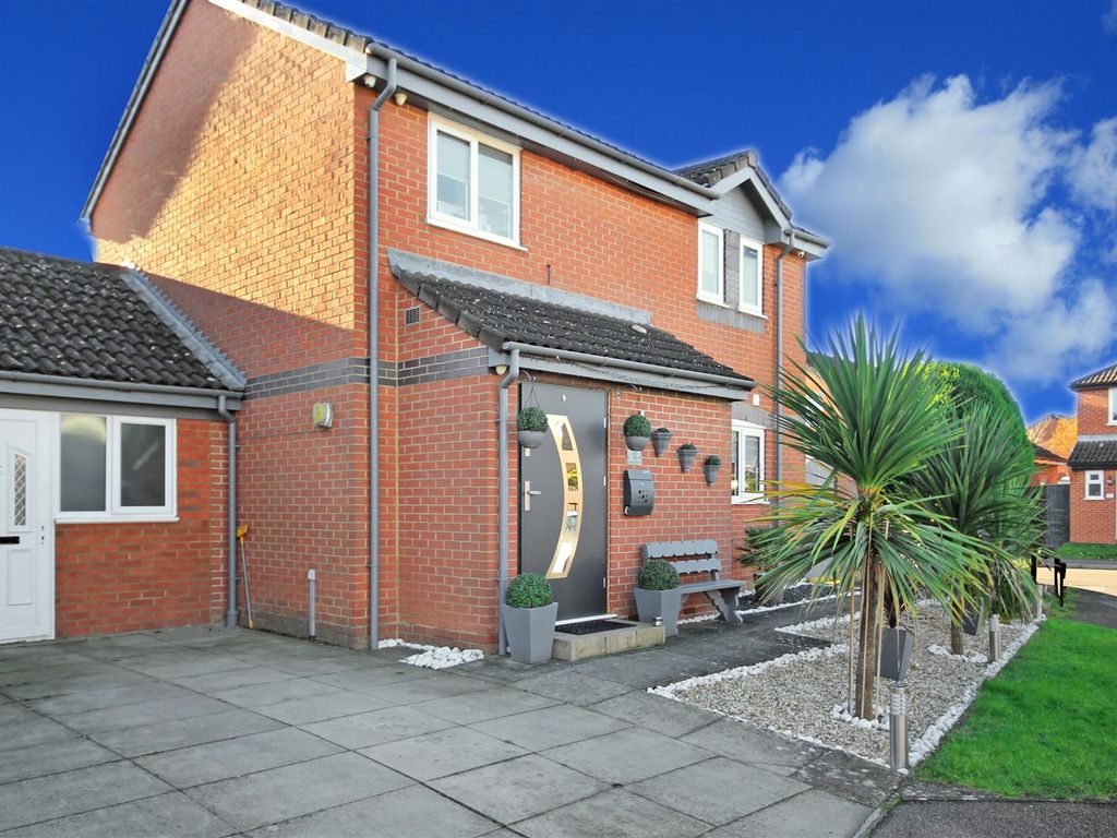 3 bed detached house for sale in Larchwood Close, Wellingborough NN8, £