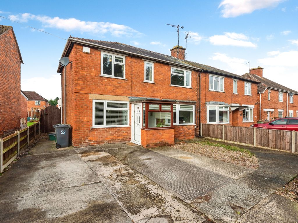 3 bed semidetached house for sale in The Oval, Gloucester GL1, £