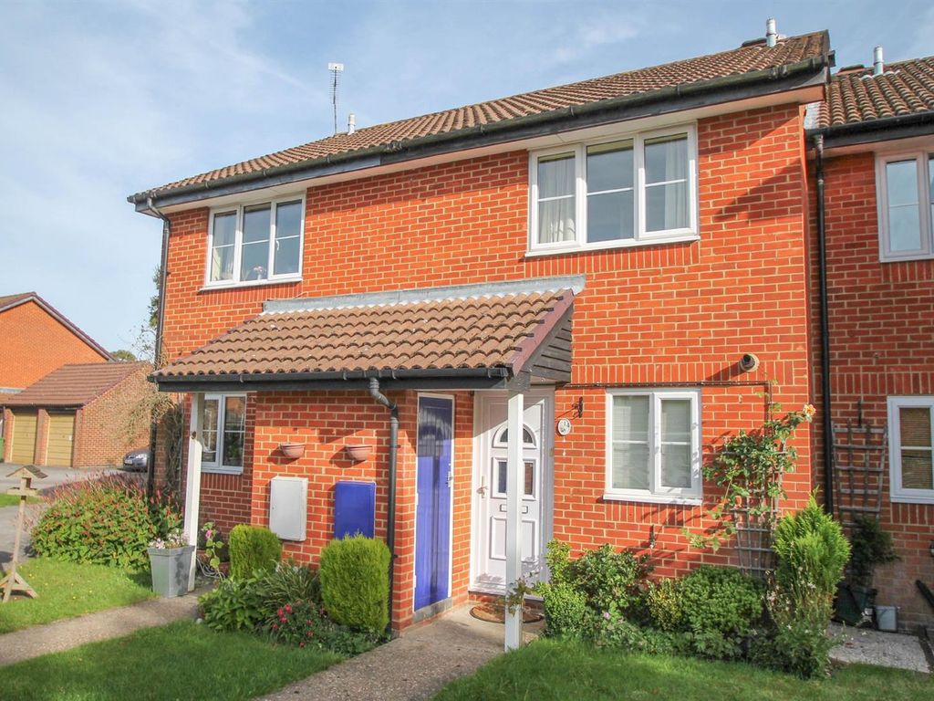 2 bed terraced house for sale in Wingfield Gardens, Cheylesmore Park