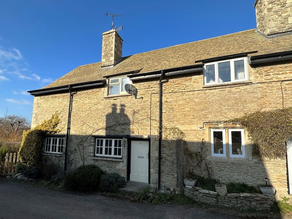 3 bed semidetached house for sale in 5 Fyfield, Lechlade