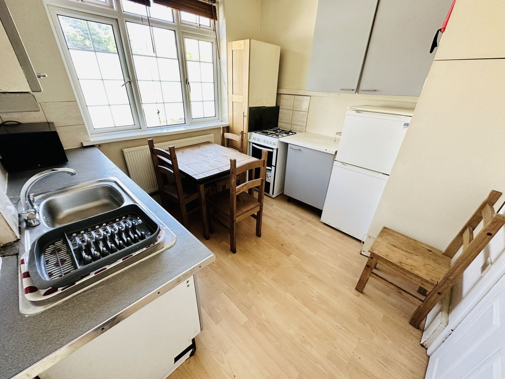 Studio to rent in West Drayton Road, Uxbridge, London. UB8, £1,050 pcm