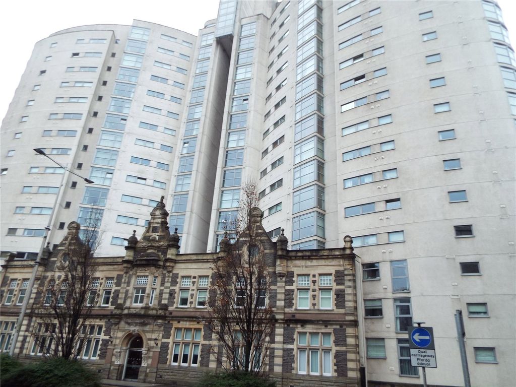 1 bed flat for sale in Altolusso, Bute Terrace, Cardiff, Caerdydd CF10