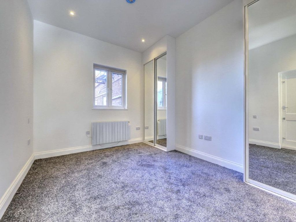 1 bed flat to rent in High Street, Ruislip HA4, £1,200 pcm Zoopla