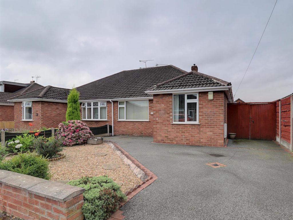 3 bed semidetached bungalow for sale in Kipling Way, Crewe CW1, £