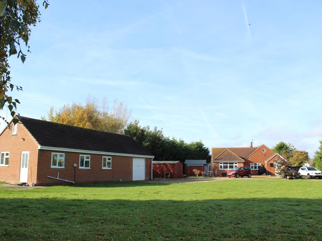 4 bed detached bungalow for sale in Everingtons Lane, Skegness, Lincs