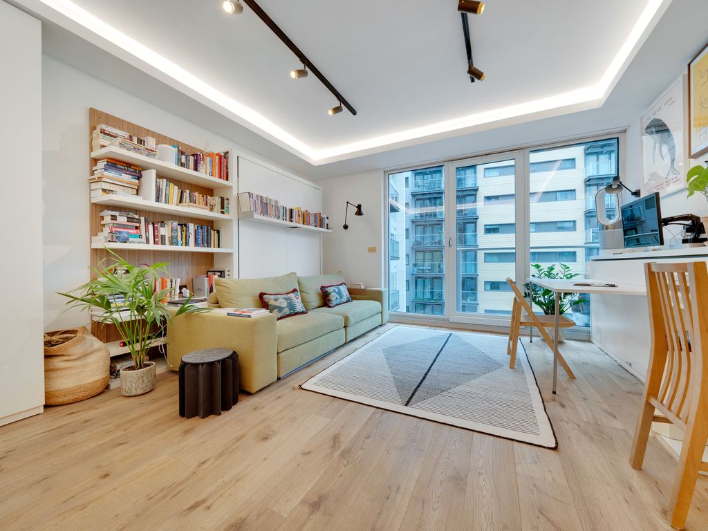 Studio to rent in Chelsea Bridge Wharf, Battersea, London SW11, £2,200