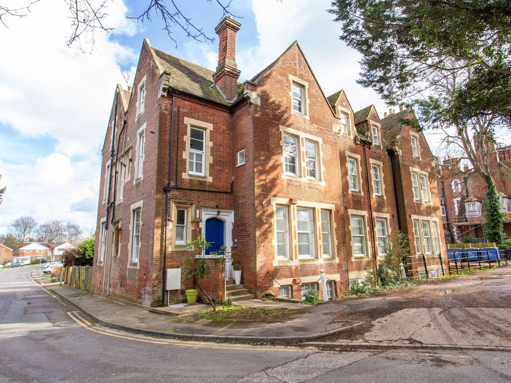 2 bed flat for sale in New Dover Road, Canterbury CT1, £285,000 Zoopla