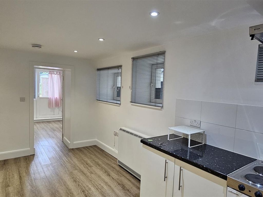 1 bed flat to rent in Audley Road, Hendon NW4, £1,300 pcm Zoopla
