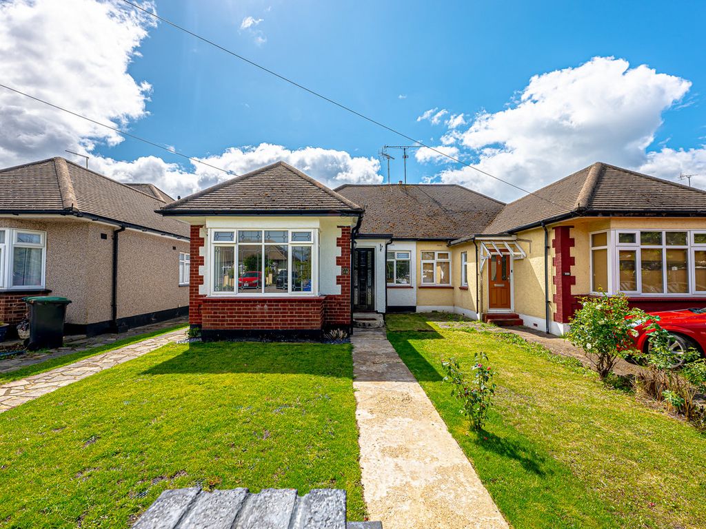 2 bed semidetached bungalow for sale in Oaken Grange Drive, Southend