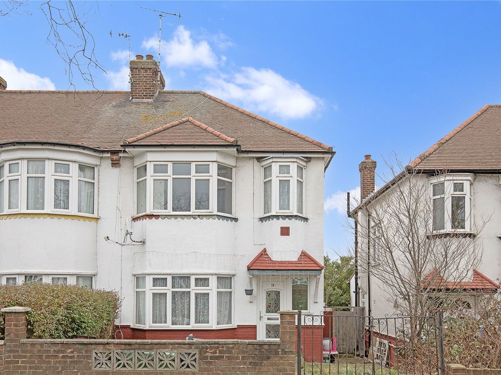 3 bed end terrace house to rent in Waltham Way, Chingford, London E4, £1,850 pcm Zoopla