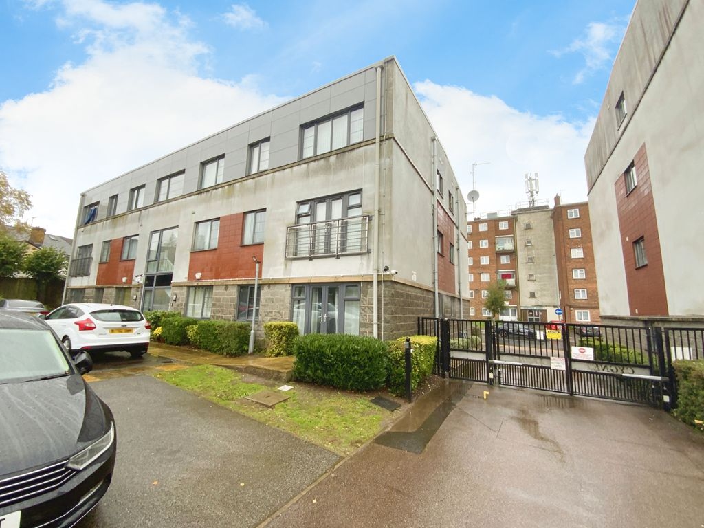 2 bed flat for sale in Holly Lane, Smethwick B66, £125,000 Zoopla