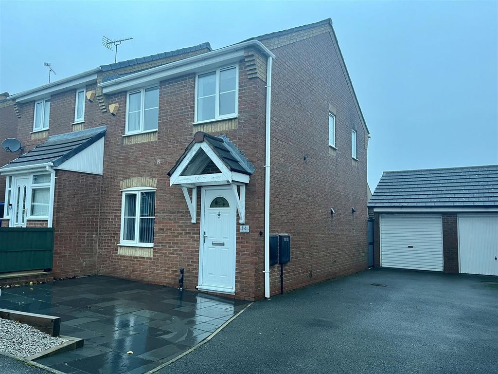 3 bed semidetached house to rent in Bracken Road, Shirebrook