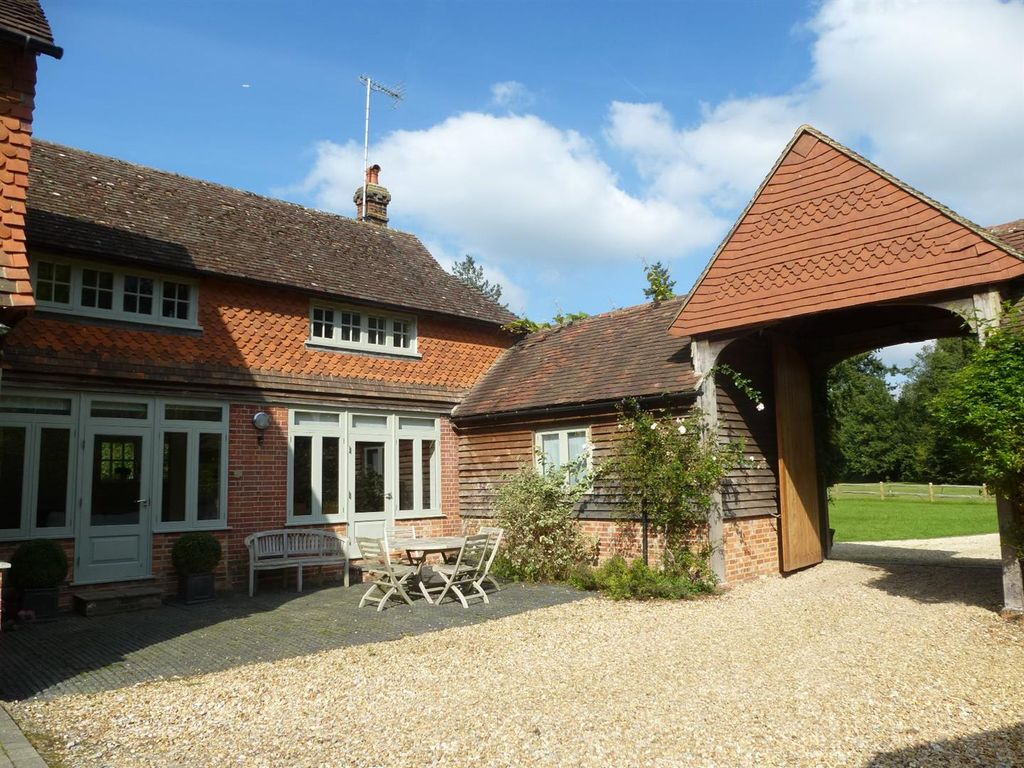 2 bed flat to rent in Petworth Road, Chiddingfold, Godalming GU8 Zoopla