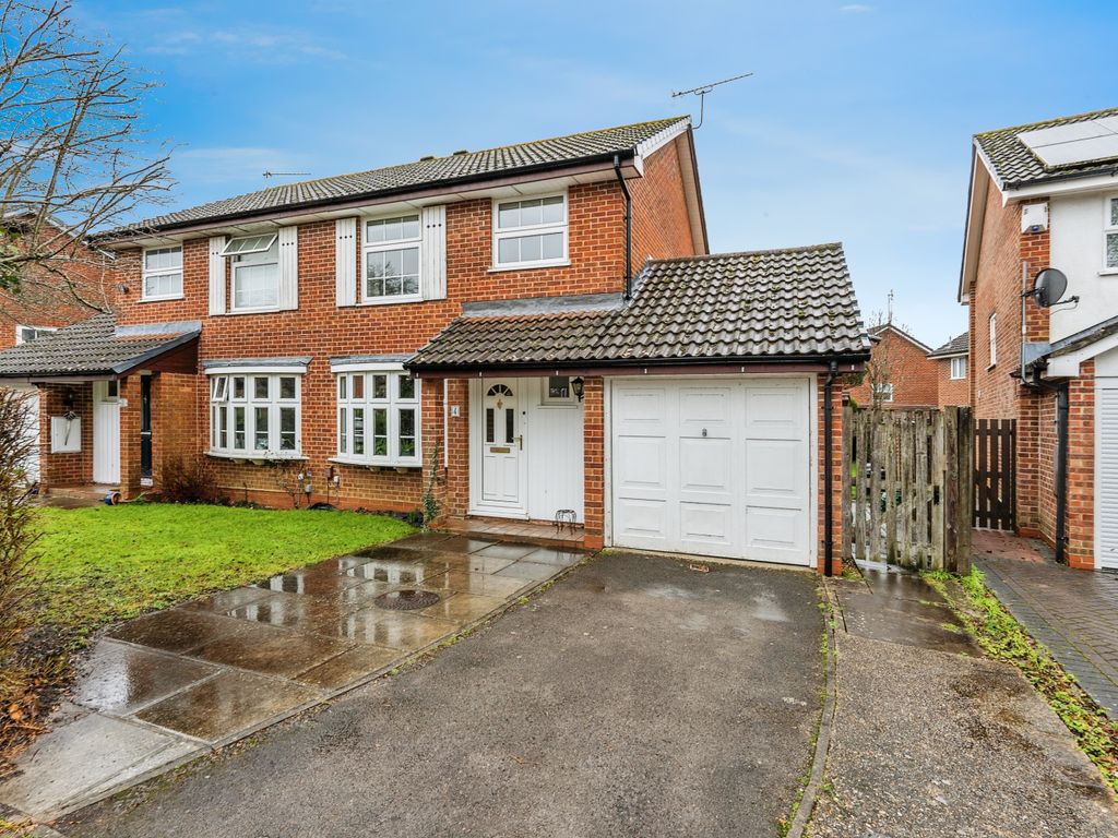 3 bed semidetached house for sale in Teal Close, Totton, Southampton