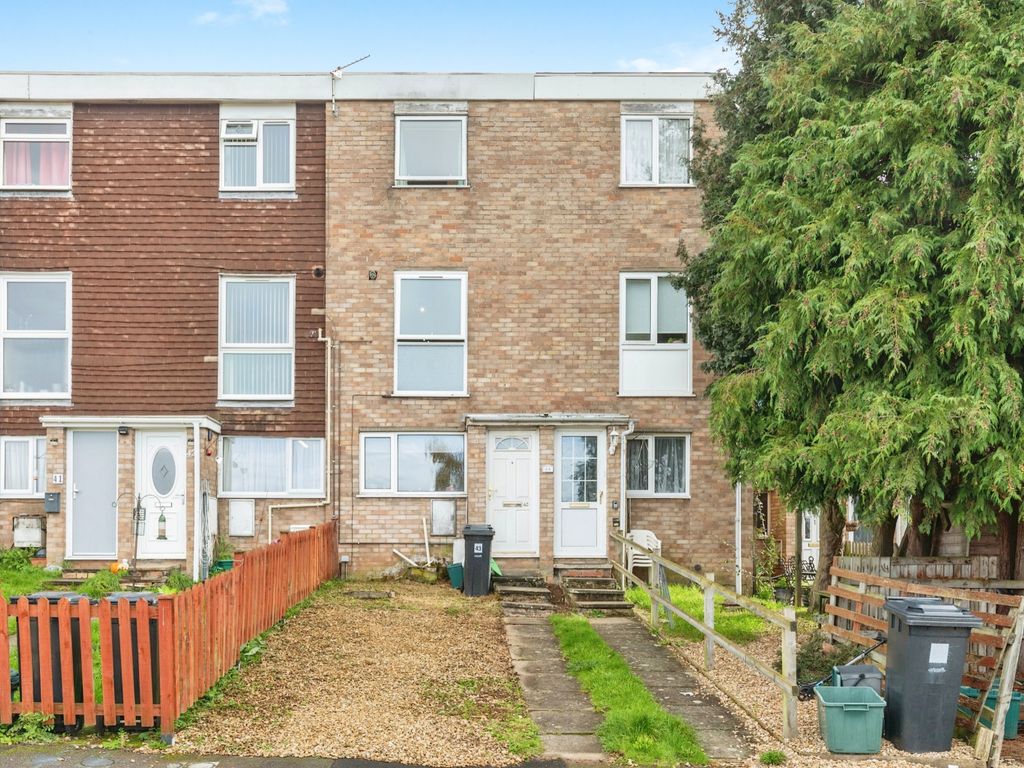 2 bed for sale in Chiltern Close, Bristol BS30, £125,000